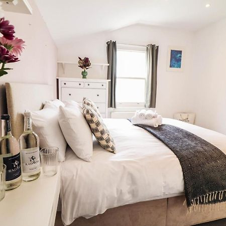 Modern & Spacious 1 Bedroom Clapham Junction Flat Londra Esterno foto