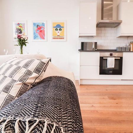 Modern & Spacious 1 Bedroom Clapham Junction Flat Londra Esterno foto