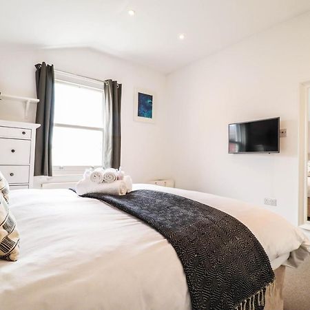 Modern & Spacious 1 Bedroom Clapham Junction Flat Londra Esterno foto