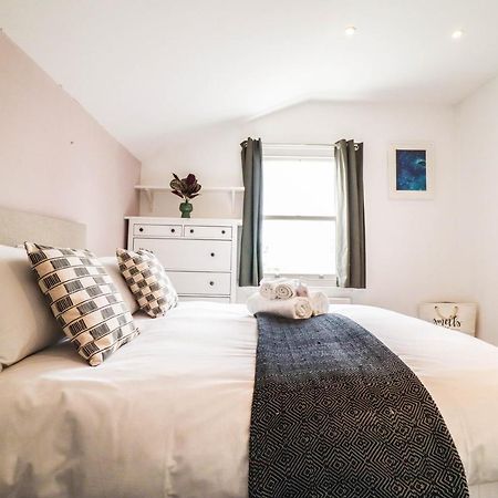 Modern & Spacious 1 Bedroom Clapham Junction Flat Londra Esterno foto