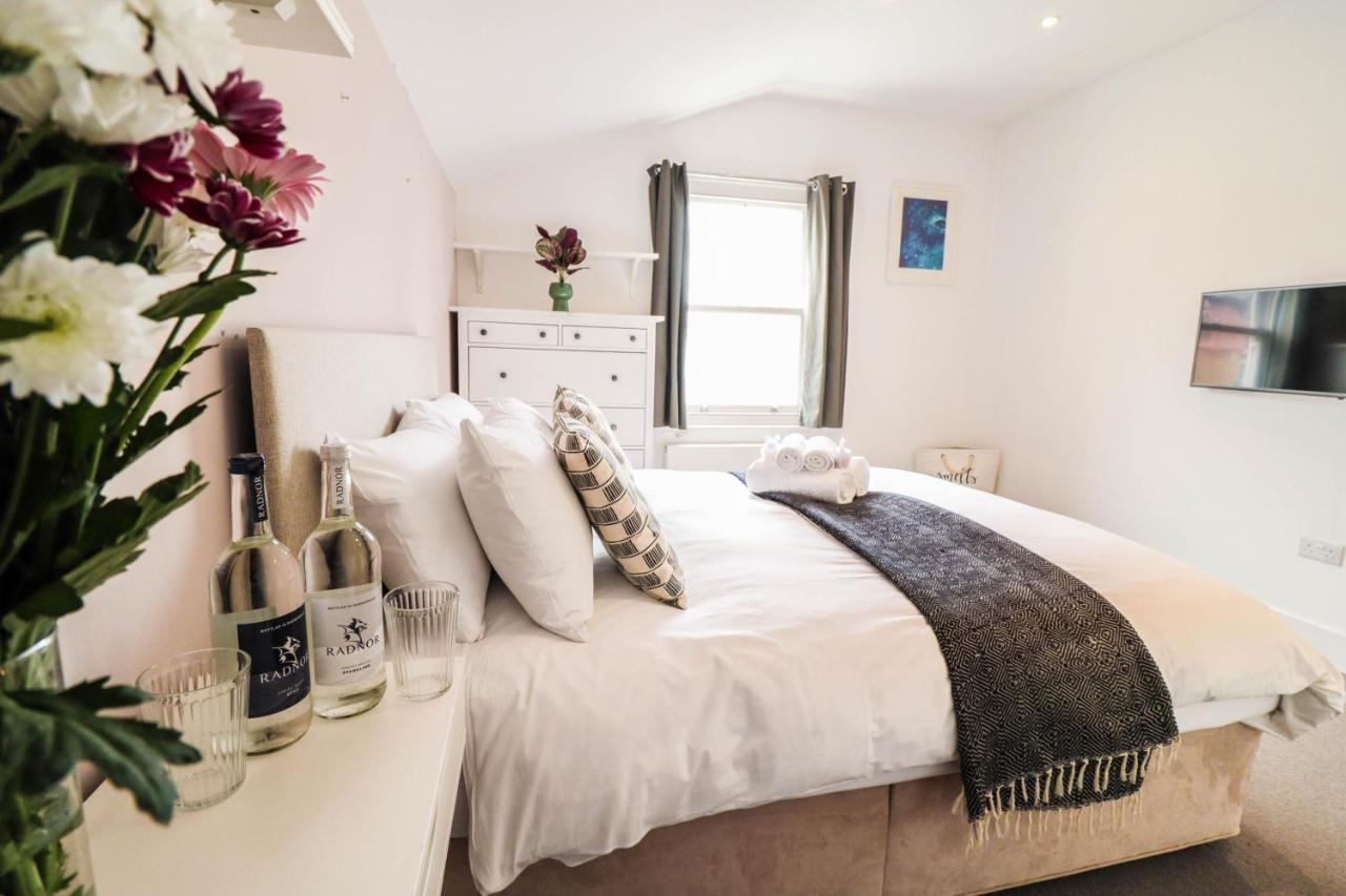 Modern & Spacious 1 Bedroom Clapham Junction Flat Londra Esterno foto
