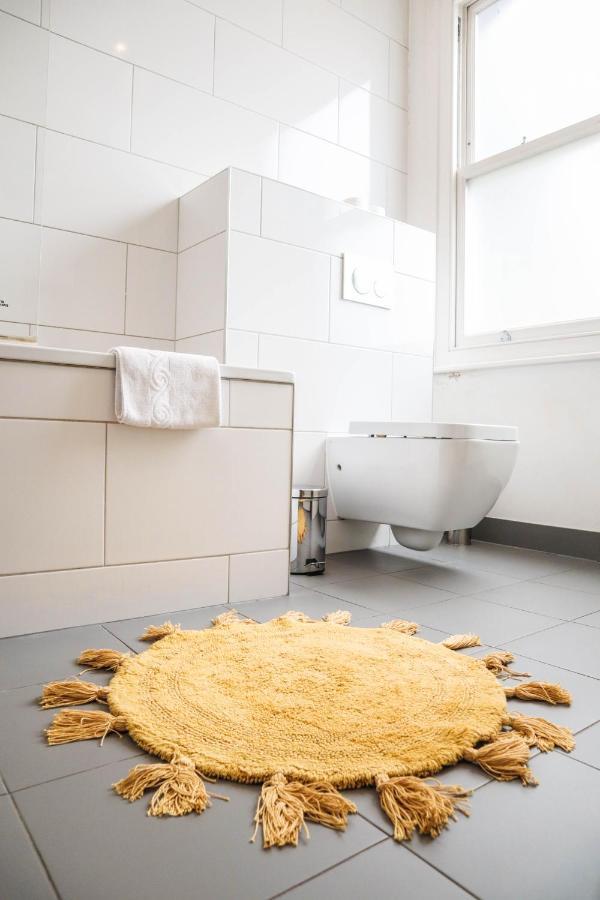 Modern & Spacious 1 Bedroom Clapham Junction Flat Londra Esterno foto