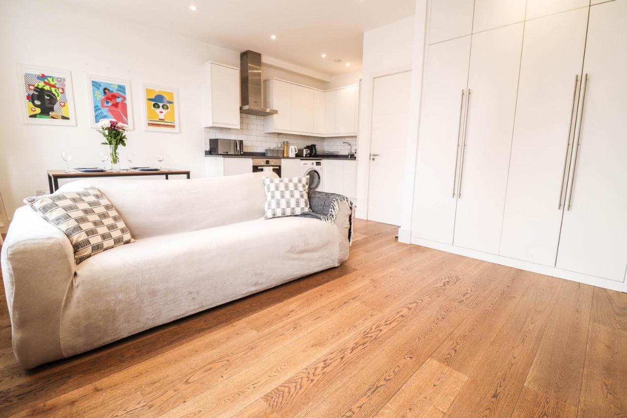 Modern & Spacious 1 Bedroom Clapham Junction Flat Londra Esterno foto