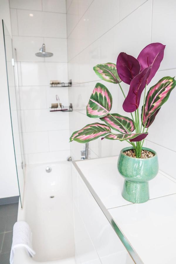 Modern & Spacious 1 Bedroom Clapham Junction Flat Londra Esterno foto