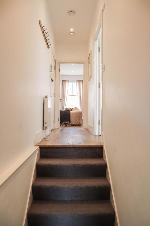 Modern & Spacious 1 Bedroom Clapham Junction Flat Londra Esterno foto