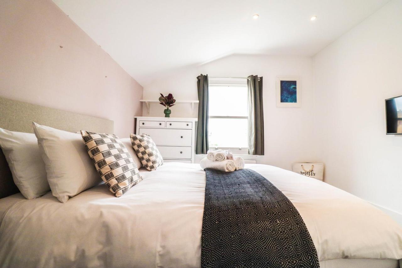 Modern & Spacious 1 Bedroom Clapham Junction Flat Londra Esterno foto