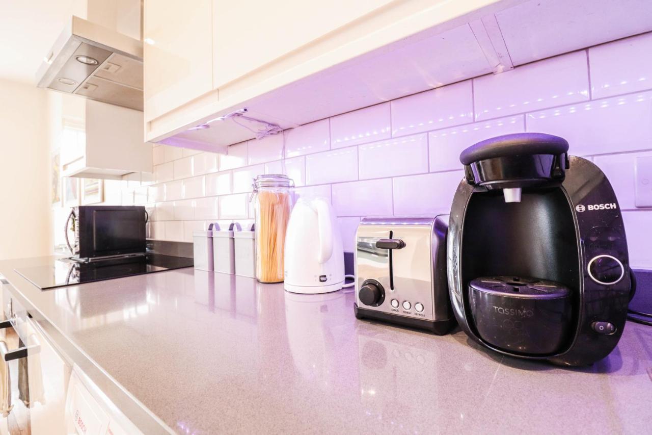 Modern & Spacious 1 Bedroom Clapham Junction Flat Londra Esterno foto